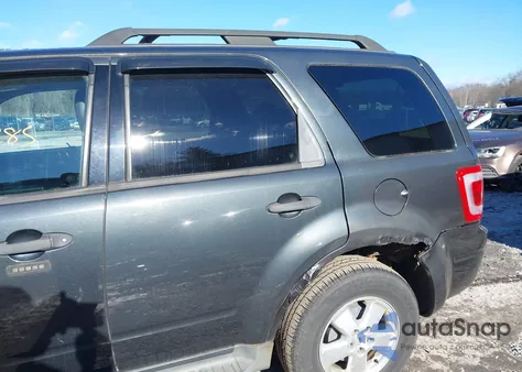 2008 Ford Escape Xlt z USA, uszkodzony, nr VIN 1FMCU931X8KC45104